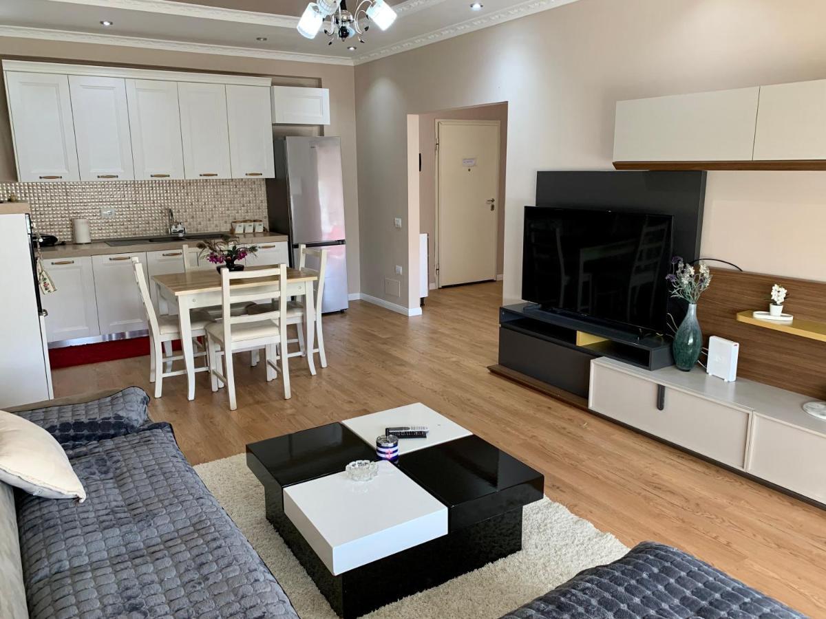 Zoo Apartment